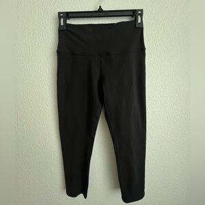 ALO Yoga 21” Inseam High-Waisted Airbrush Capri in Black Size S